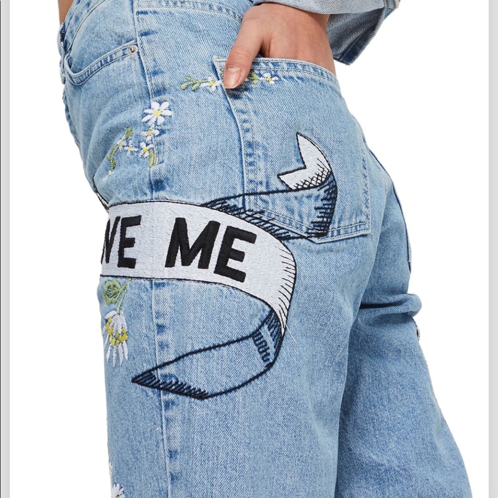 Topshop Love Me Bleach Mom Jeans size 25
